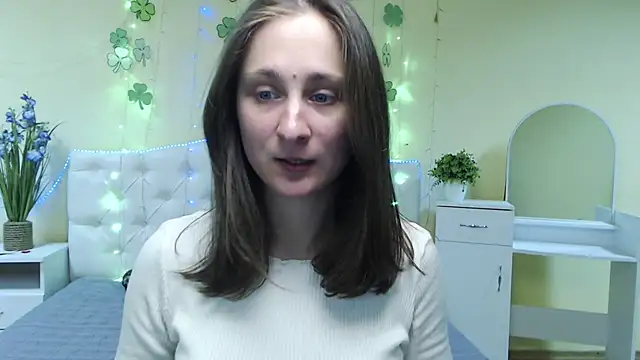Snapshot of MichelLeee chatting on 03/14/25, 12:18 MichelLeee online show from 03/14/25, 12:18