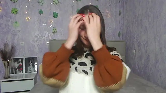 Snapshot of MichelLeee chatting on 03/19/25, 12:01 MichelLeee online show from 03/19/25, 12:01