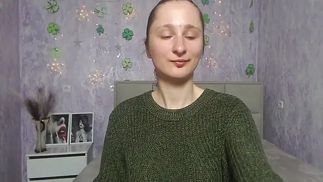 Snapshot of MichelLeee chatting on 03/20/25, 12:11 MichelLeee online show from 03/20/25, 12:11