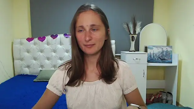 Snapshot of MichelLeee chatting on 09/22/25, 11:12 MichelLeee online show from 09/22/25, 11:12