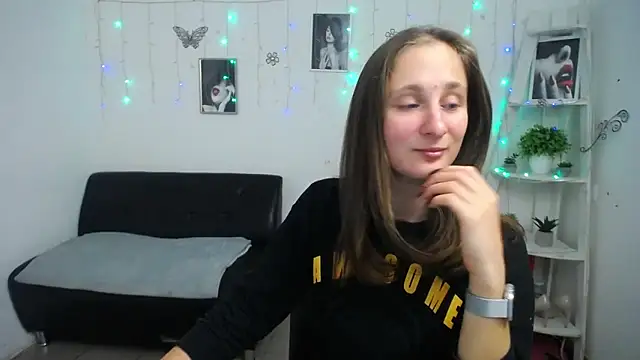 Snapshot of MichelLeee chatting on 10/03/25, 11:29 MichelLeee online show from 10/03/25, 11:29