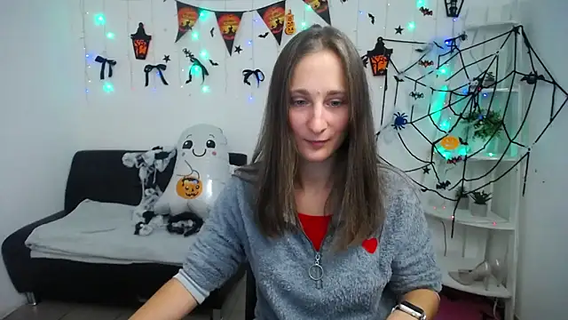 Snapshot of MichelLeee chatting on 10/16/25, 11:33 MichelLeee online show from 10/16/25, 11:33