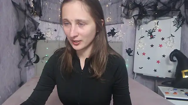 Snapshot of MichelLeee chatting on 10/17/25, 11:13 MichelLeee online show from 10/17/25, 11:13