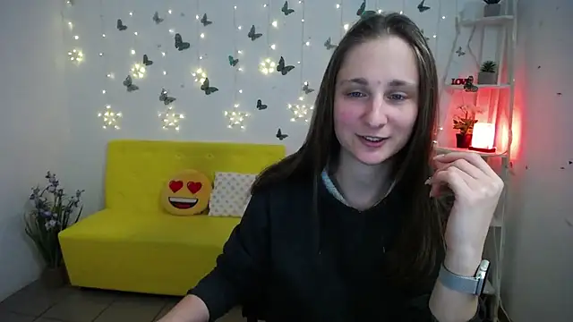 Snapshot of MichelLeee chatting on 04/23/26, 12:29 MichelLeee online show from 04/23/26, 12:29