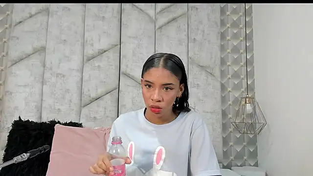 AshleyHill2 online show from 12/15/25, 03:00