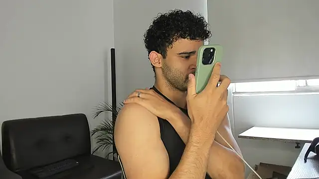 andrewChris  online show from 11/06/25, 02:07