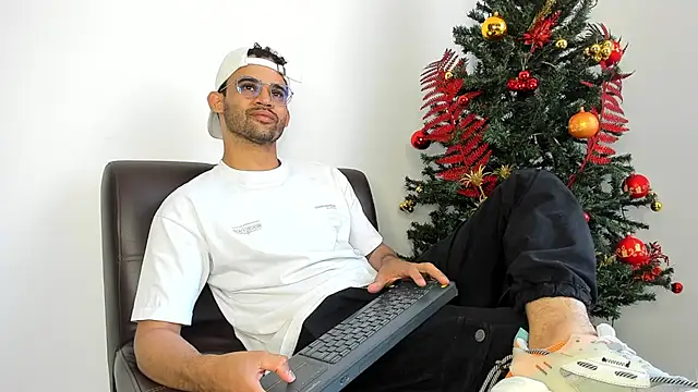 andrewChris  online show from 11/30/25, 08:02