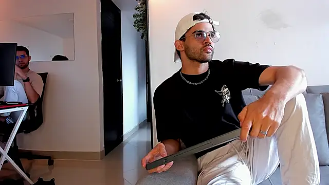 andrewChris  online show from 12/15/25, 06:45