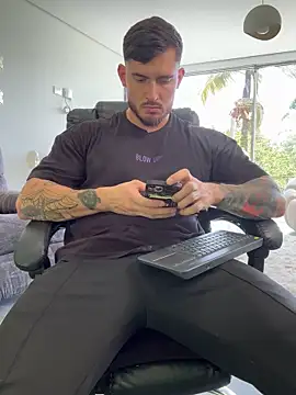 DimitriSullivan  online show from 11/04/25, 05:34