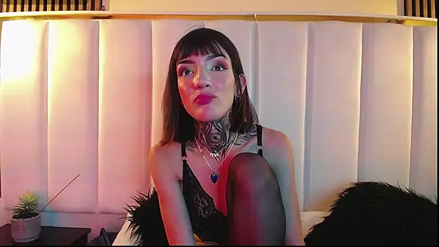 Snapshot of Ameliewitte_mjs chatting on 12/24/24, 04:19 Ameliewitte mjs online show from 12/24/24, 04:19