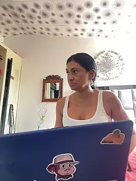 Snapshot of danielax50 chatting on 03/05/25, 08:00 danielax50 online show from 03/05/25, 08:00