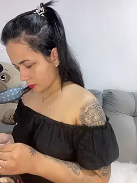 Snapshot of Leyna_Kenet chatting on 12/11/24, 01:26 Leyna Kenet online show from 12/11/24, 01:26