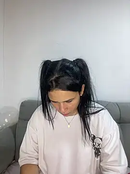 Snapshot of Leyna_Kenet chatting on 12/20/24, 05:14 Leyna Kenet online show from 12/20/24, 05:14