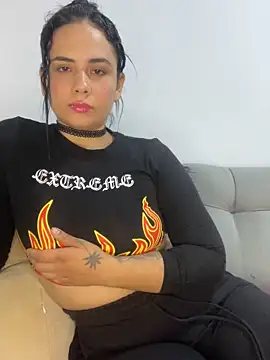 Snapshot of Leyna_Kenet chatting on 02/24/25, 04:16 Leyna Kenet online show from 02/24/25, 04:16