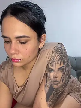 Snapshot of Leyna_Kenet chatting on 03/03/25, 03:08 Leyna Kenet online show from 03/03/25, 03:08