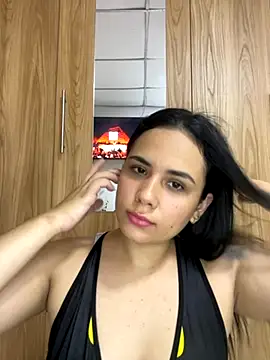 Snapshot of Leyna_Kenet chatting on 11/26/25, 10:00 Leyna Kenet online show from 11/26/25, 10:00