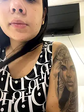 Snapshot of Leyna_Kenet chatting on 11/27/25, 03:14 Leyna Kenet online show from 11/27/25, 03:14