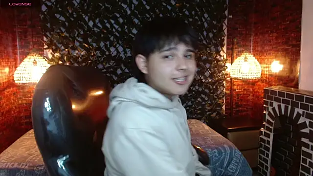 Snapshot of AndrewPherson chatting on 01/03/25, 12:52 AndrewPherson online show from 01/03/25, 12:52