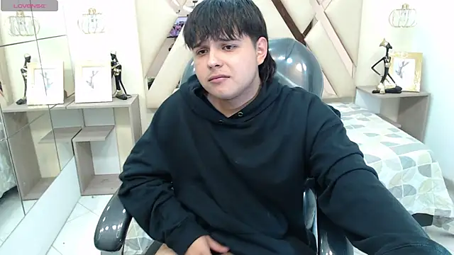 Snapshot of AndrewPherson chatting on 01/06/25, 04:55 AndrewPherson online show from 01/06/25, 04:55