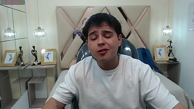 Snapshot of AndrewPherson chatting on 01/25/25, 12:58 AndrewPherson online show from 01/25/25, 12:58