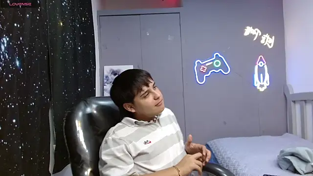 Snapshot of AndrewPherson chatting on 01/27/25, 11:00 AndrewPherson online show from 01/27/25, 11:00