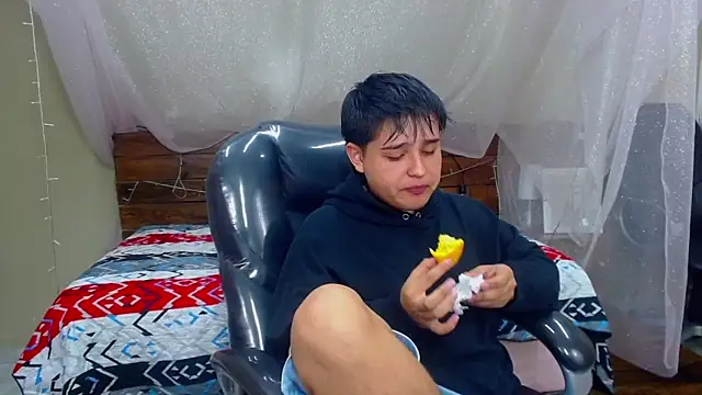 Snapshot of AndrewPherson chatting on 02/08/25, 12:28 AndrewPherson online show from 02/08/25, 12:28