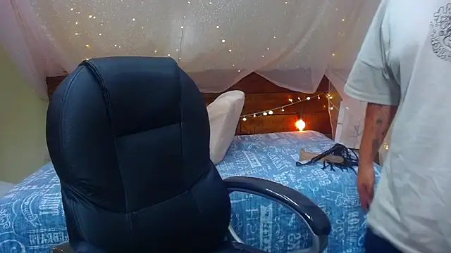 Snapshot of AndrewPherson chatting on 02/11/25, 12:16 AndrewPherson online show from 02/11/25, 12:16