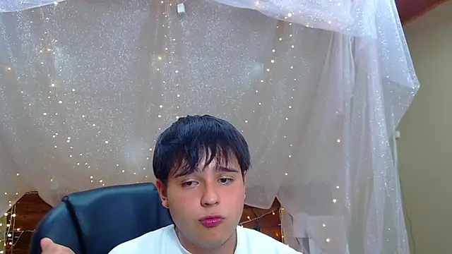 Snapshot of AndrewPherson chatting on 02/26/25, 03:08 AndrewPherson online show from 02/26/25, 03:08