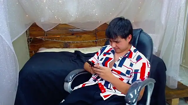 Snapshot of AndrewPherson chatting on 03/03/25, 06:33 AndrewPherson online show from 03/03/25, 06:33