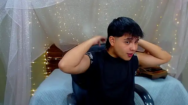 Snapshot of AndrewPherson chatting on 03/08/25, 12:30 AndrewPherson online show from 03/08/25, 12:30