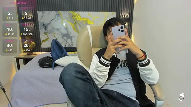 Snapshot of AndrewPherson chatting on 09/18/25, 01:02 AndrewPherson online show from 09/18/25, 01:02