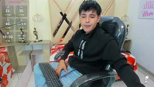 Snapshot of AndrewPherson chatting on 09/19/25, 12:39 AndrewPherson online show from 09/19/25, 12:39