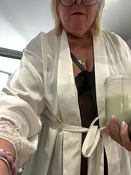 MoistCurveyChanel online show from 07/12/26, 10:50