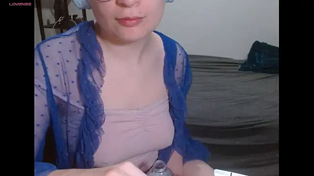 Snapshot of livcutebaby chatting on 01/06/25, 02:58 livcutebaby online show from 01/06/25, 02:58