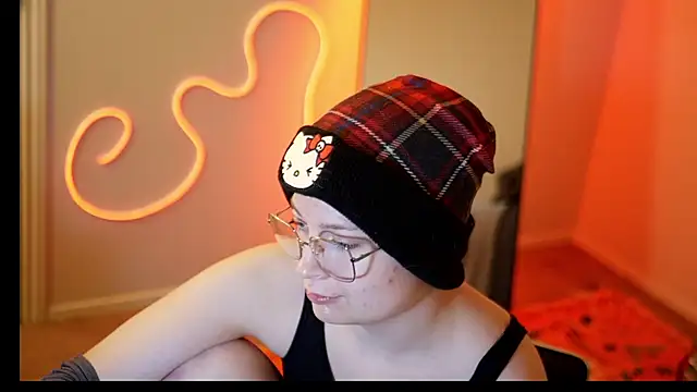 Snapshot of livcutebaby chatting on 03/22/25, 02:05 livcutebaby online show from 03/22/25, 02:05