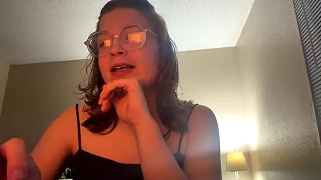 Snapshot of livcutebaby chatting on 07/18/26, 01:43 livcutebaby online show from 07/18/26, 01:43