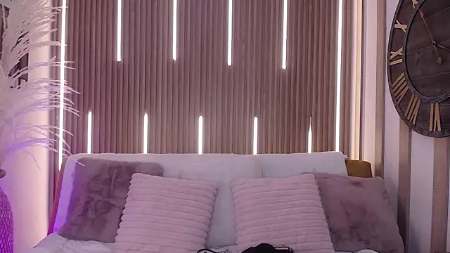 Aniie Doll online show from 11/25/25, 08:31