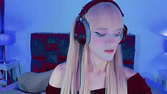 Snapshot of Kirmyy_ chatting on 11/13/25, 10:19 Kirmyy online show from 11/13/25, 10:19