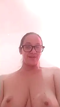 Snapshot of nicolle_milf1978 chatting on 09/16/25, 12:39 nicolle milf1978 online show from 09/16/25, 12:39