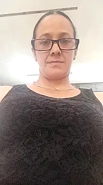 Snapshot of nicolle_milf1978 chatting on 10/06/25, 10:40 nicolle milf1978 online show from 10/06/25, 10:40