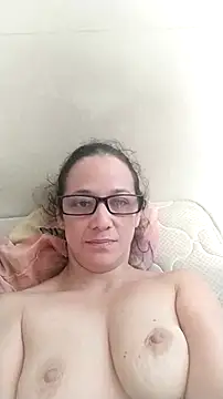 Snapshot of nicolle_milf1978 chatting on 11/05/25, 01:33 nicolle milf1978 online show from 11/05/25, 01:33