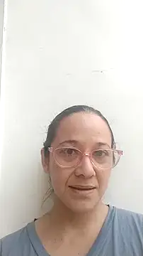 Snapshot of nicolle_milf1978 chatting on 12/03/25, 01:53 nicolle milf1978 online show from 12/03/25, 01:53