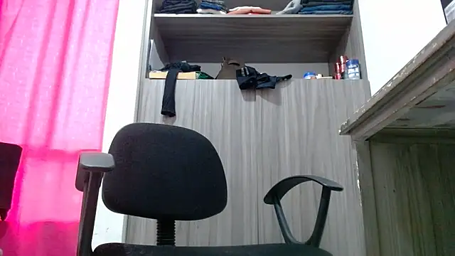 nicolle milf1978 online show from 02/16/26, 12:01