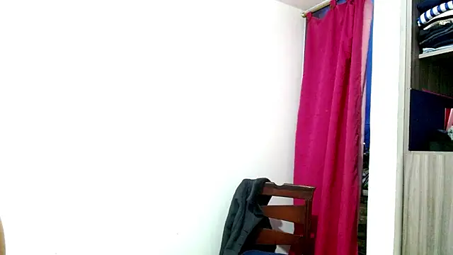 Snapshot of nicolle_milf1978 chatting on 04/17/26, 10:29 nicolle milf1978 online show from 04/17/26, 10:29