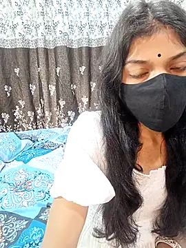 Snapshot of Cute-Bhavya chatting on 03/05/25, 06:23 Cute-Bhavya online show from 03/05/25, 06:23