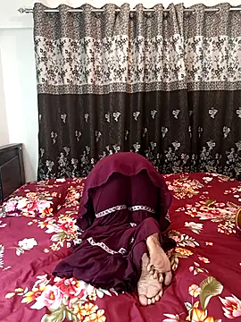 Snapshot of Cute-Bhavya chatting on 10/08/25, 11:19 Cute-Bhavya online show from 10/08/25, 11:19