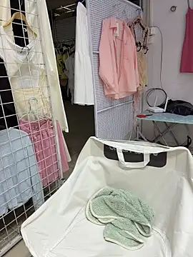 Selenaaaaa- online show from 03/25/26, 05:13