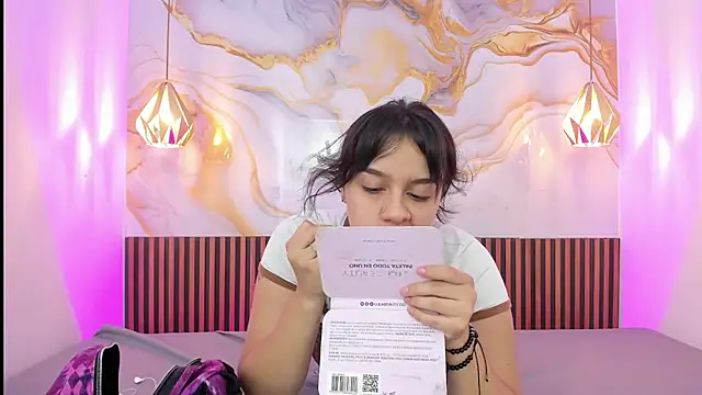 Snapshot of MelissaGilll chatting on 10/25/25, 07:30 MelissaGilll online show from 10/25/25, 07:30