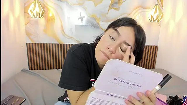 Snapshot of MelissaGilll chatting on 10/27/25, 06:56 MelissaGilll online show from 10/27/25, 06:56