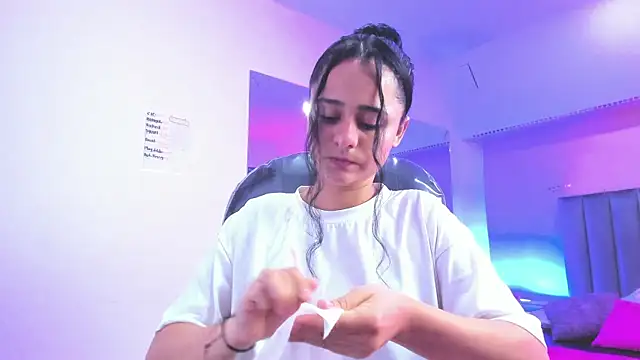 Giselle Roldan online show from 01/11/26, 04:17